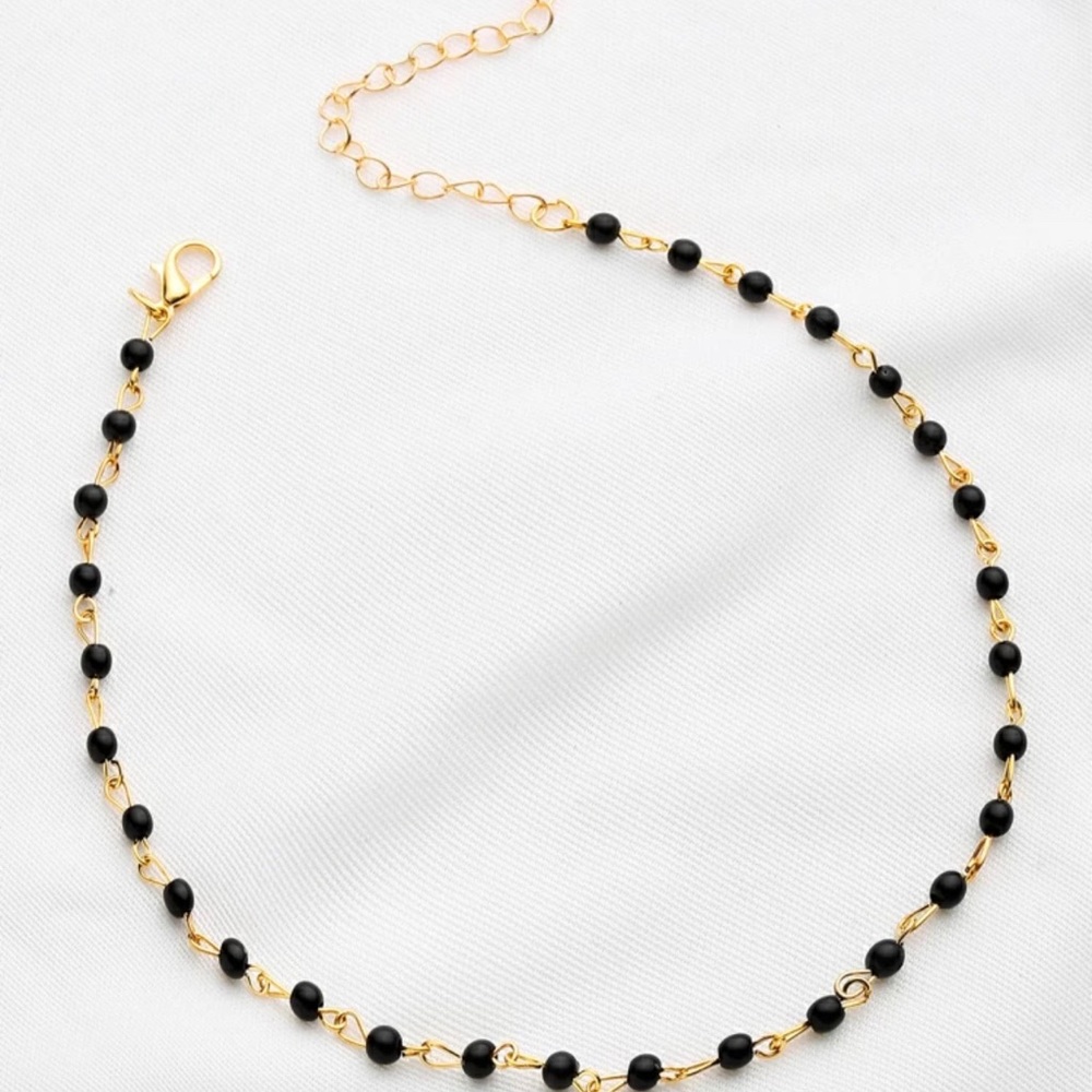 3/$30 💛 Black and White Bead Choker - Picture 3 of 3
